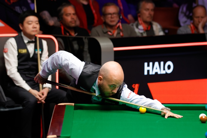 斯诺克世锦赛丁俊晖4-13不敌布雷塞尔无缘八强,斯佳辉晋级下一轮将对阵奥沙利文 斯诺克世锦赛丁俊晖4-13不敌布雷塞尔无缘八强,斯佳辉晋级下一轮将对阵奥沙利文