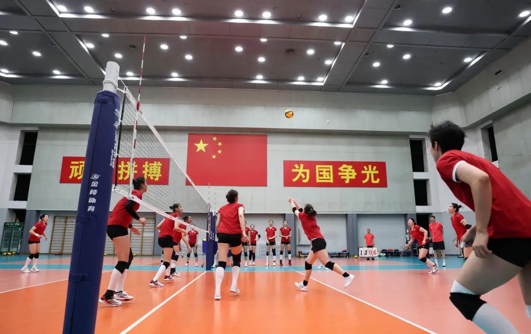 新一届中国女排,亮相!队长是她→ 新一届中国女排,亮相!队长是她→