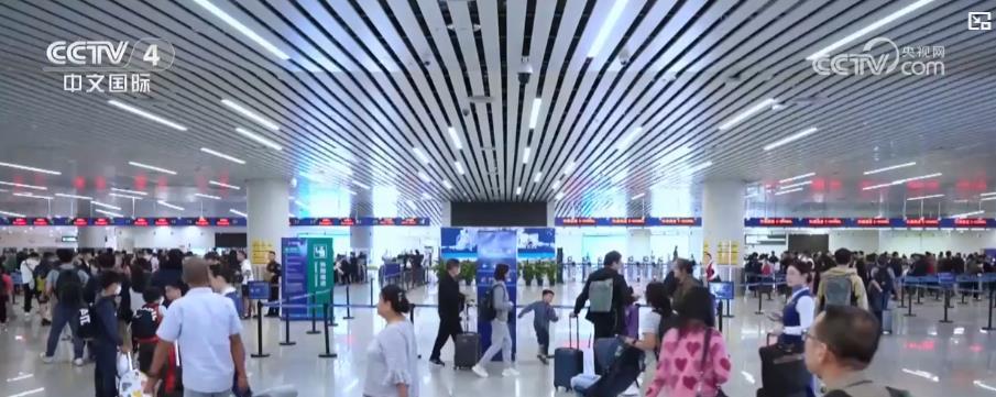 “五一”假期全国口岸出入境迎高峰 多地客流数据亮眼