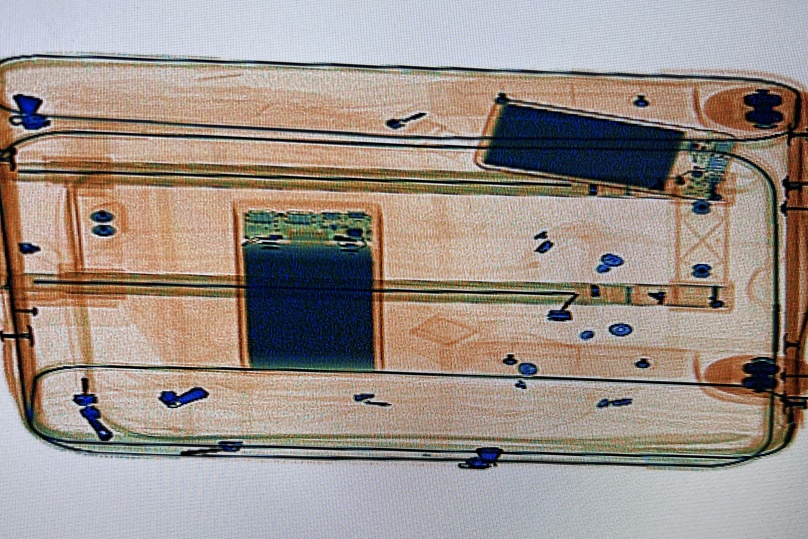 安检仪视角!行李箱里带了啥? 安检仪视角!行李箱里带了啥?