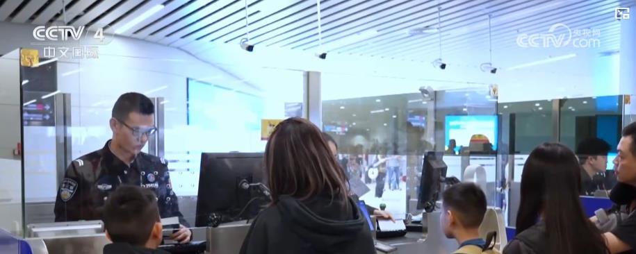 从“中国游”到“中国购”:政策组合拳发力 来华 “买买买”成入境游新趋势 从“中国游”到“中国购”:政策组合拳发力 来华 “买买买”成入境游新趋势