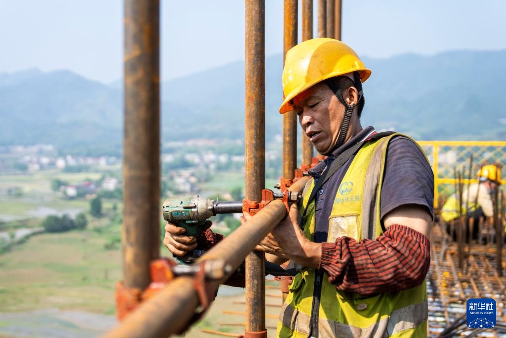 邵永高铁建设正酣