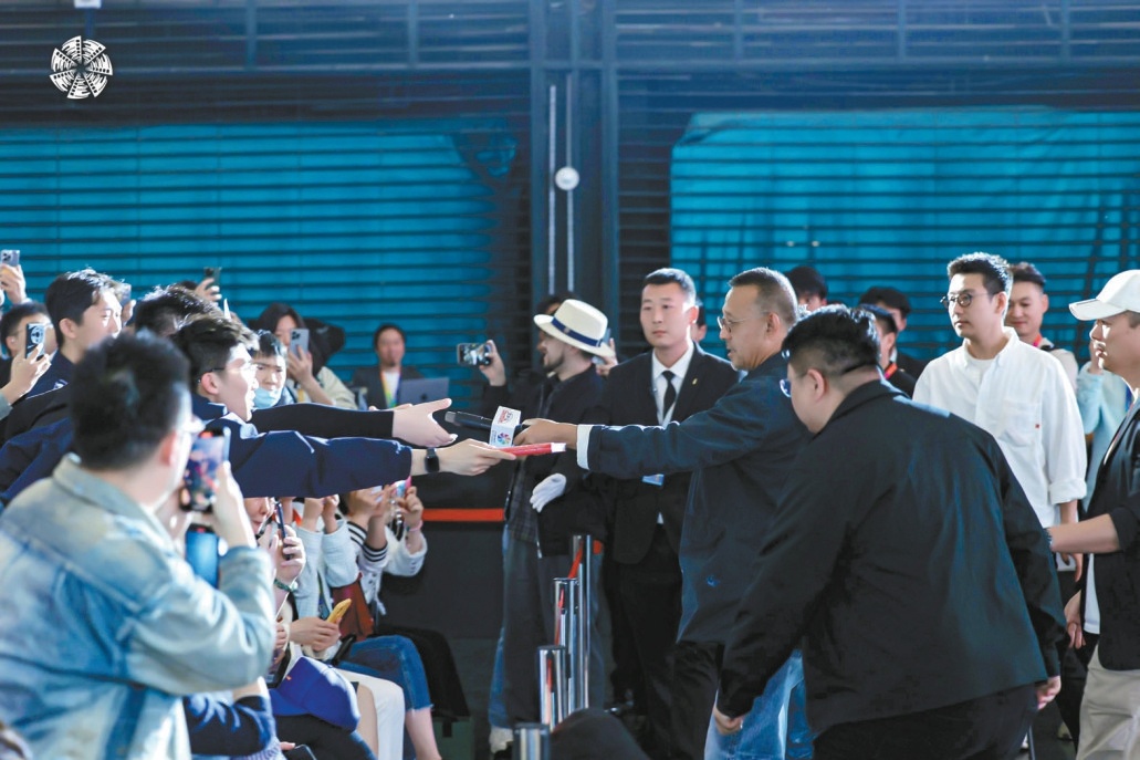 北影节举办电影大师班 鼓励年轻人大胆创新 姜文:饺子得一盘一盘端上来 北影节举办电影大师班 鼓励年轻人大胆创新 姜文:饺子得一盘一盘端上来