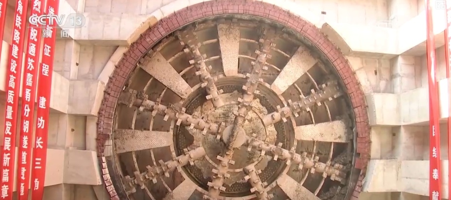 “智能掘进脑”实现隧道建设从“经验驱动”到“数据驱动” “智能掘进脑”实现隧道建设从“经验驱动”到“数据驱动”