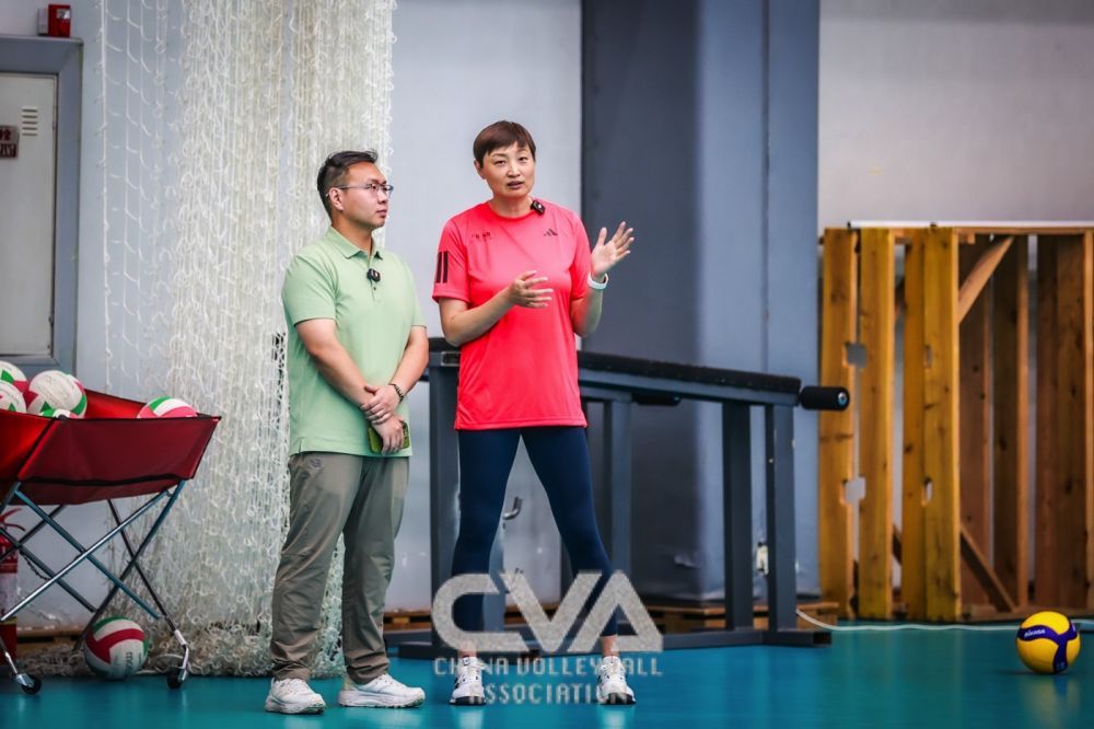 杨昊:年轻的中国女排先争取做到全面、快速 杨昊:年轻的中国女排先争取做到全面、快速