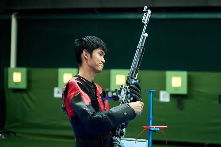 20岁盛李豪,全国劳模! 20岁盛李豪,全国劳模!