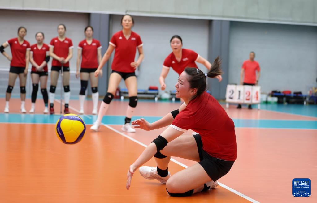 新一届中国女排在京举行公开训练课 新一届中国女排在京举行公开训练课