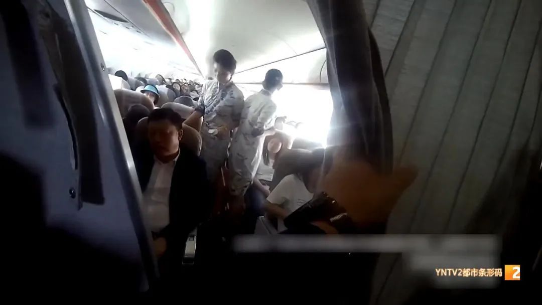 老人航班上高烧40℃,意识模糊,机组紧急备降,最终...... 老人航班上高烧40℃,意识模糊,机组紧急备降,最终......