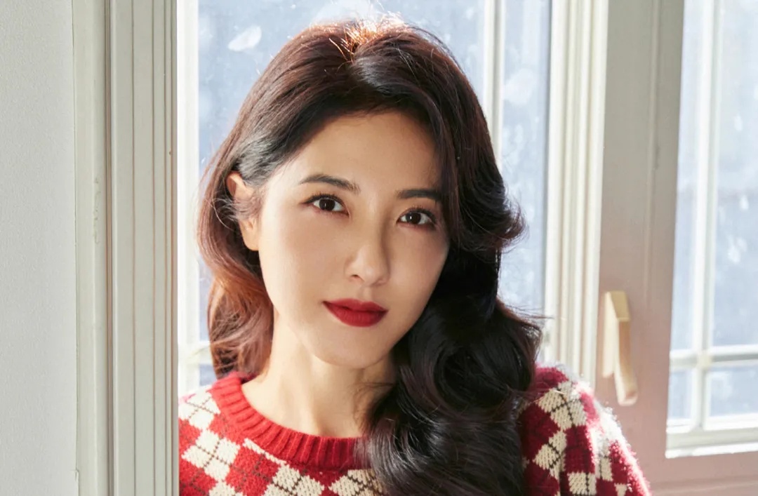 冲上热搜!粉丝被转卖礼物后写致歉函,曾黎留言“抱抱你”,工作室再道歉 冲上热搜!粉丝被转卖礼物后写致歉函,曾黎留言“抱抱你”,工作室再道歉