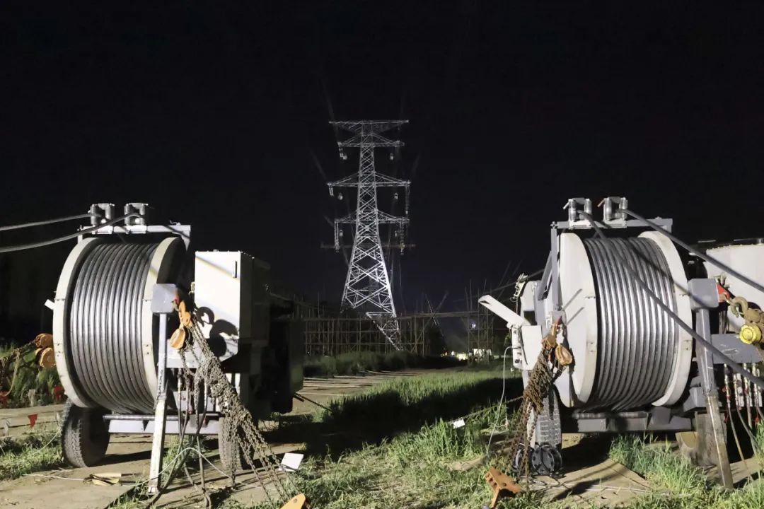 凌晨,一群人在高铁上空战“天窗”! 凌晨,一群人在高铁上空战“天窗”!