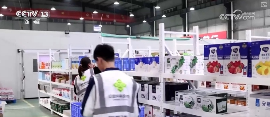 消费市场热度持续攀升 假日消费品供需两旺 小袋装、健康化商品走俏 消费市场热度持续攀升 假日消费品供需两旺 小袋装、健康化商品走俏