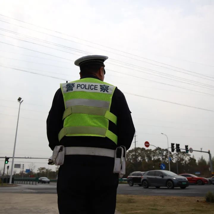 今天下午起,车流量将开始逐渐增多!警方预警:上海市区⇌崇明又要堵!出行指南→ 今天下午起,车流量将开始逐渐增多!警方预警:上海市区⇌崇明又要堵!出行指南→