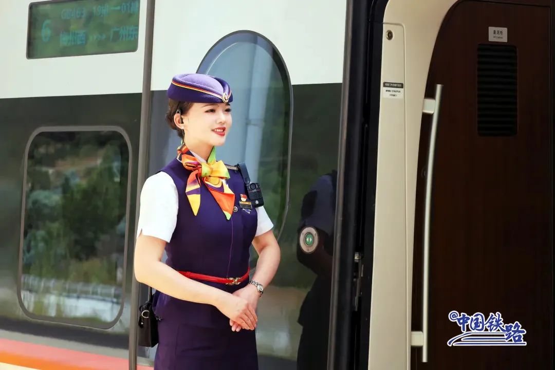 高铁车门到底谁来关?你一定想不到! 高铁车门到底谁来关?你一定想不到!
