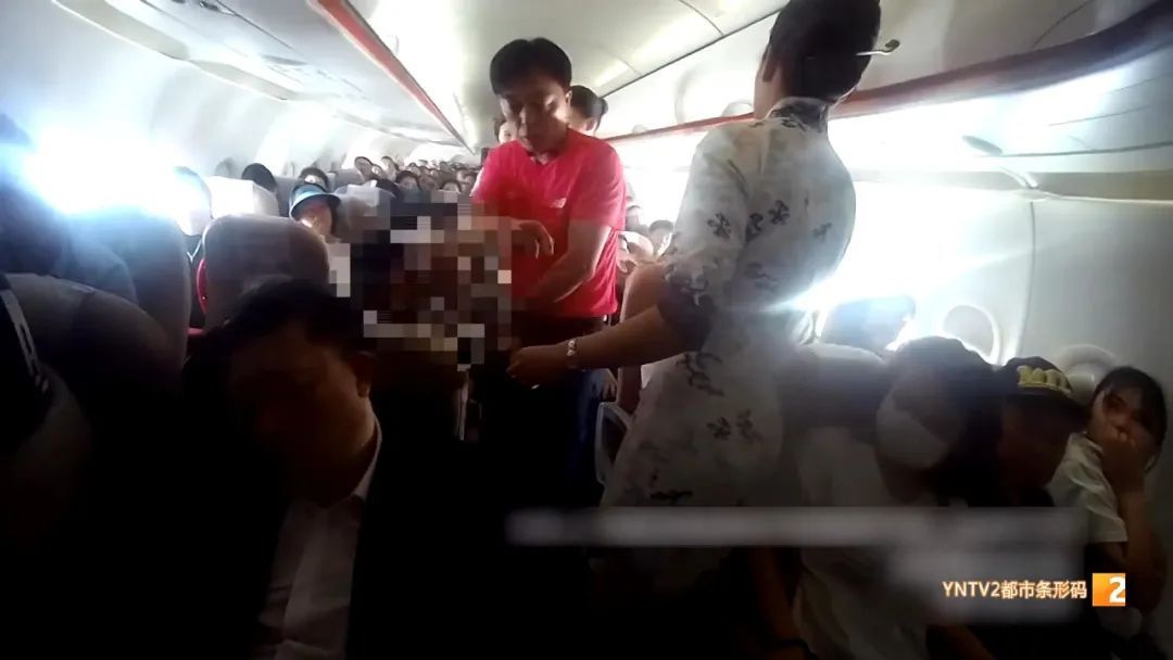 老人航班上高烧40℃,意识模糊,机组紧急备降,最终...... 老人航班上高烧40℃,意识模糊,机组紧急备降,最终......