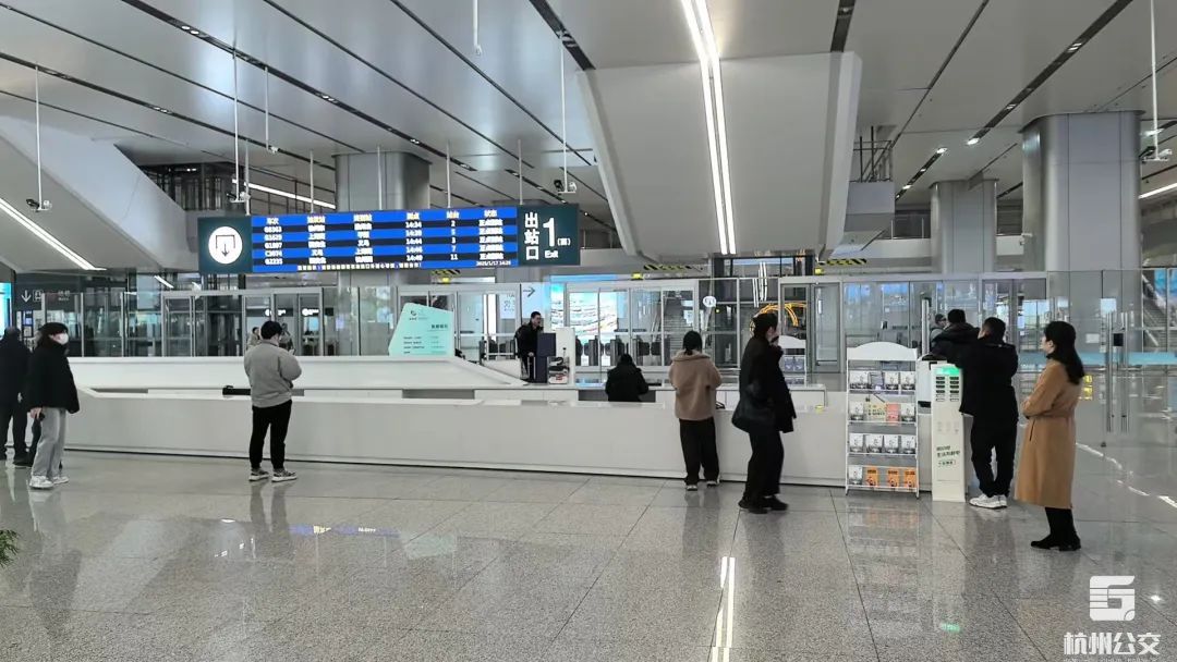 延长、增开!今晚起,杭州部分公交将通宵营运 延长、增开!今晚起,杭州部分公交将通宵营运