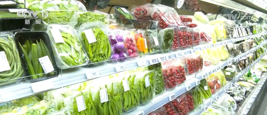 消费市场热度持续攀升 假日消费品供需两旺 小袋装、健康化商品走俏 消费市场热度持续攀升 假日消费品供需两旺 小袋装、健康化商品走俏