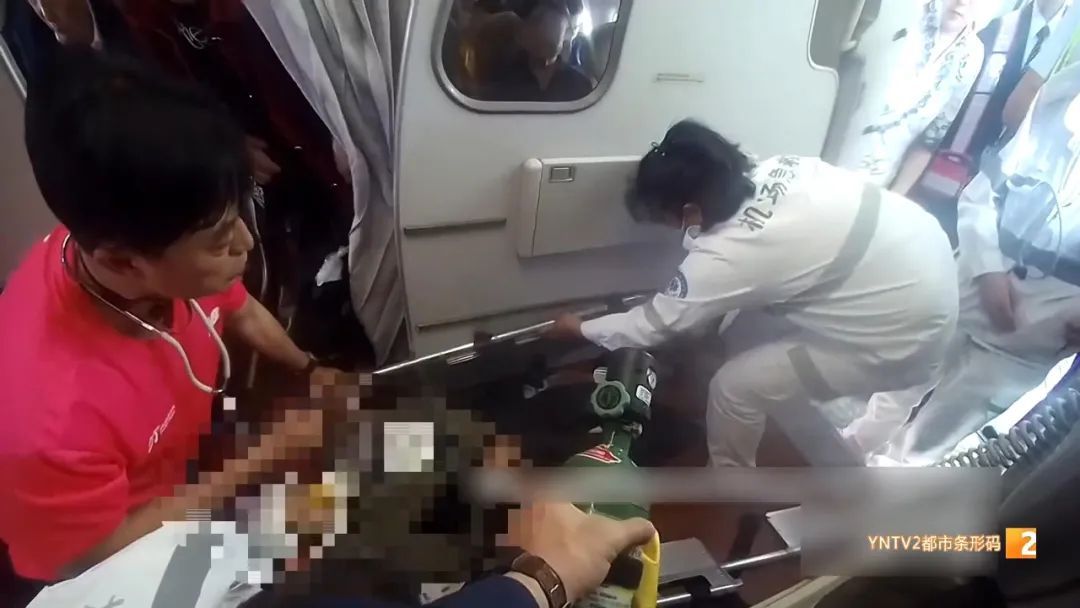 老人航班上高烧40℃,意识模糊,机组紧急备降,最终...... 老人航班上高烧40℃,意识模糊,机组紧急备降,最终......