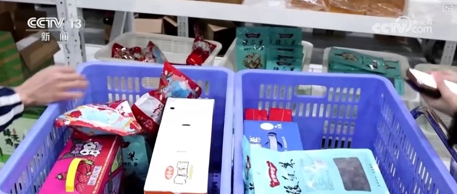 消费市场热度持续攀升 假日消费品供需两旺 小袋装、健康化商品走俏 消费市场热度持续攀升 假日消费品供需两旺 小袋装、健康化商品走俏