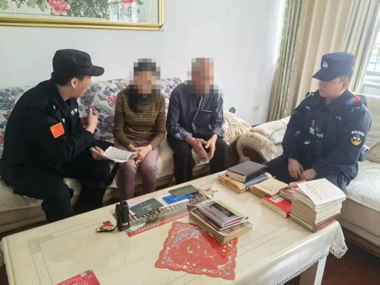 老人拿出40万积蓄欲捐“中华慈善基金”，民警紧急拦截！