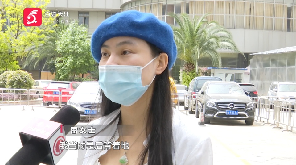 “我说不要加速!”教练用马鞭抽马致女子坠马摔伤,俱乐部:她自己不戴护具 “我说不要加速!”教练用马鞭抽马致女子坠马摔伤,俱乐部:她自己不戴护具