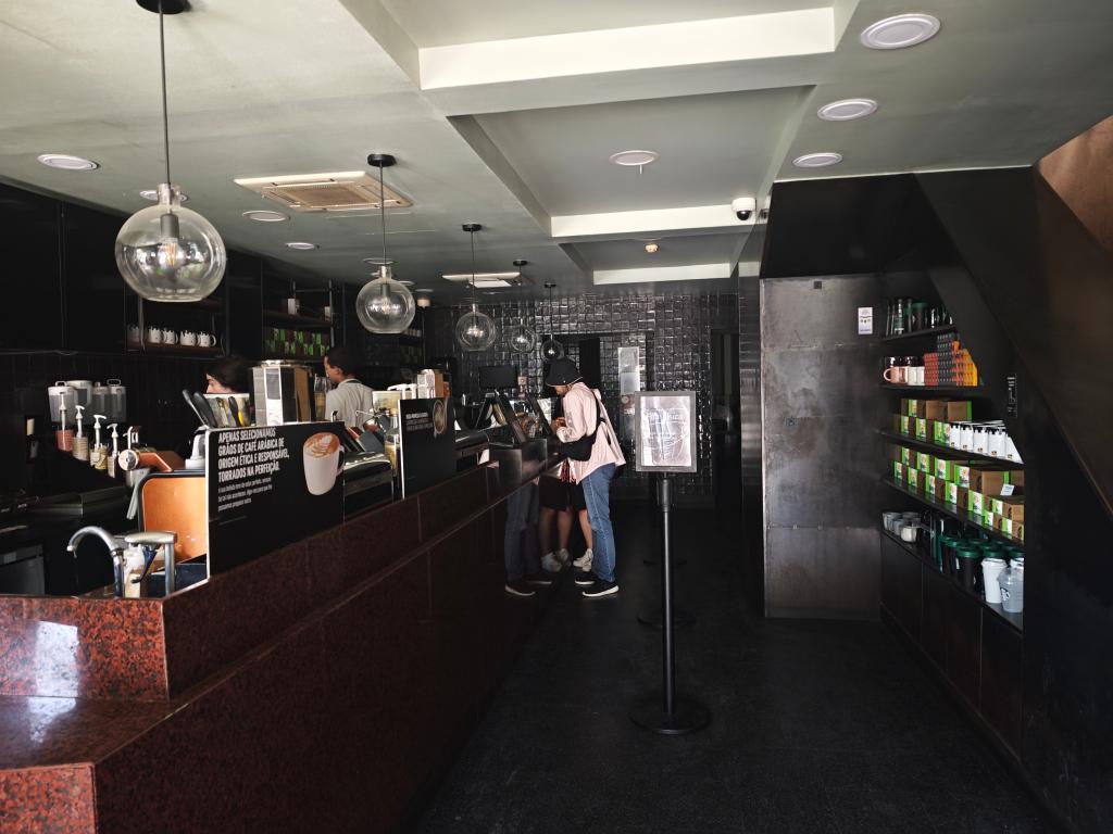 西班牙调查大范围停电原因 政府承诺改进能源供应 西班牙调查大范围停电原因 政府承诺改进能源供应