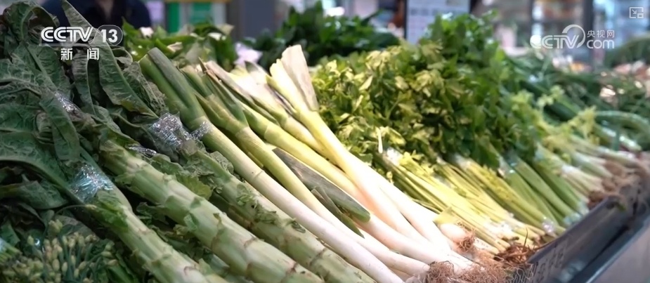 消费市场热度持续攀升 假日消费品供需两旺 小袋装、健康化商品走俏 消费市场热度持续攀升 假日消费品供需两旺 小袋装、健康化商品走俏