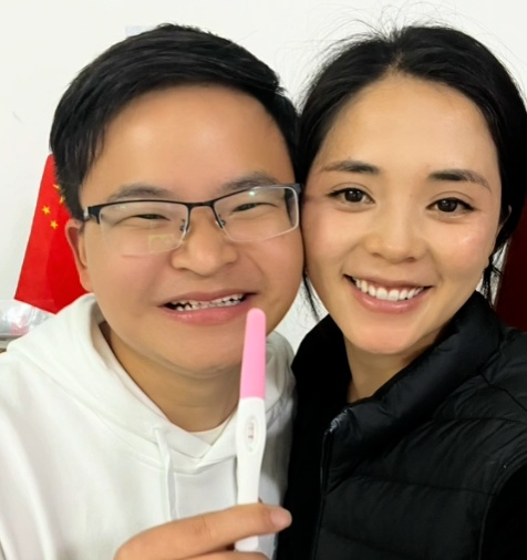 他宣布升级当爸爸，全网祝福！"眼睛突然湿润"