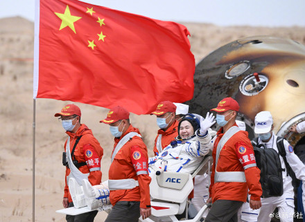 神十九乘组回家高清图来了！