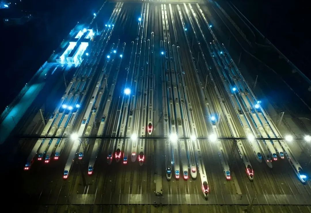 凌晨,一群人在高铁上空战“天窗”! 凌晨,一群人在高铁上空战“天窗”!