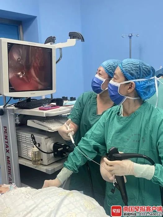 1岁多宝宝误吞硬币，家长急坏了！医生：这种情况要警惕