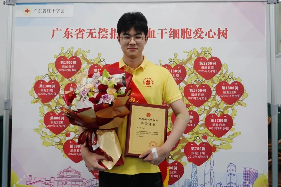 当学生递上14天“超长”请假条,老师:批! 当学生递上14天“超长”请假条,老师:批!