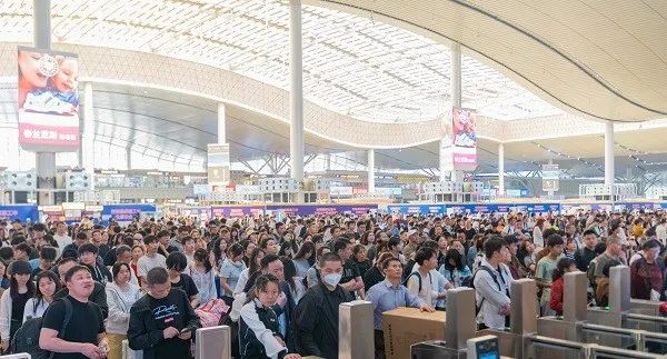 长沙南站计划加开高铁近500趟服务“五一”出行 长沙南站计划加开高铁近500趟服务“五一”出行
