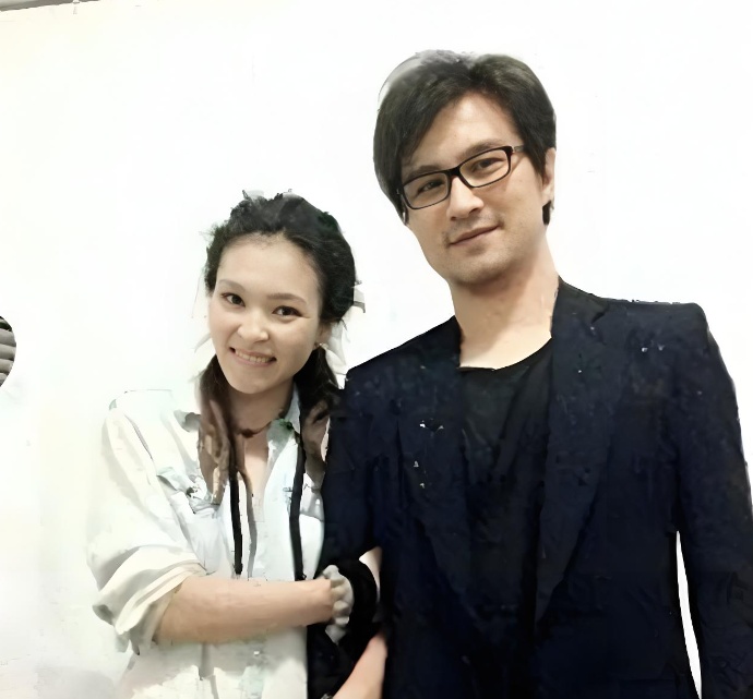 女歌手发文称遭遇车祸,瞳孔散掉半年开颅2次!其丈夫两年前因病去世,汪峰曾发文安慰 女歌手发文称遭遇车祸,瞳孔散掉半年开颅2次!其丈夫两年前因病去世,汪峰曾发文安慰