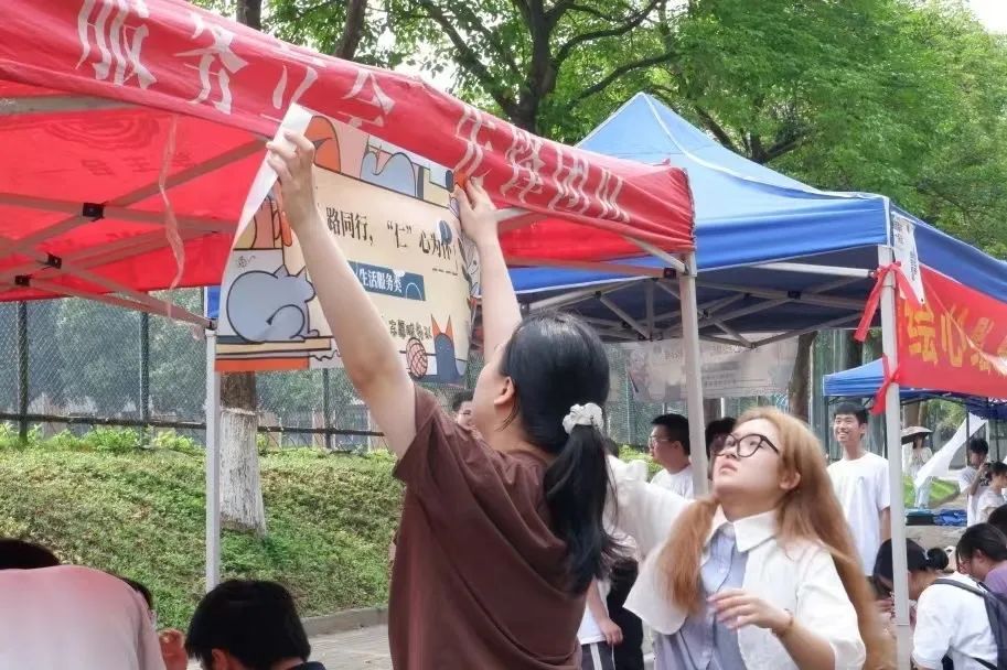 当学生递上14天“超长”请假条,老师:批! 当学生递上14天“超长”请假条,老师:批!