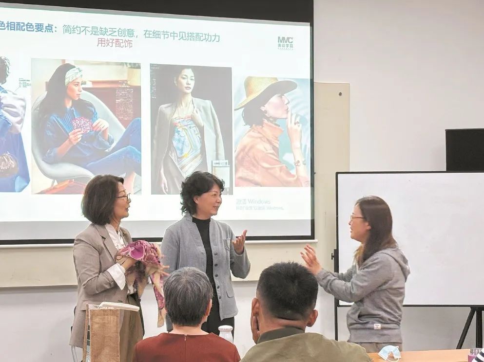 上海阿姨夜校上课实录:白天上班,晚上学穿搭,卷过00后 上海阿姨夜校上课实录:白天上班,晚上学穿搭,卷过00后