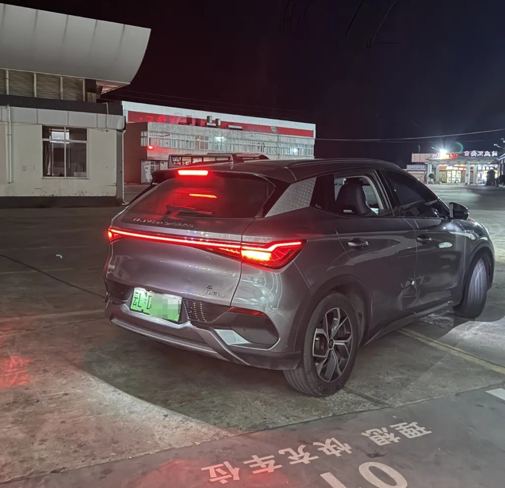 女乘客遭顺风车深夜丢高速服务区，滴滴：永久封禁！