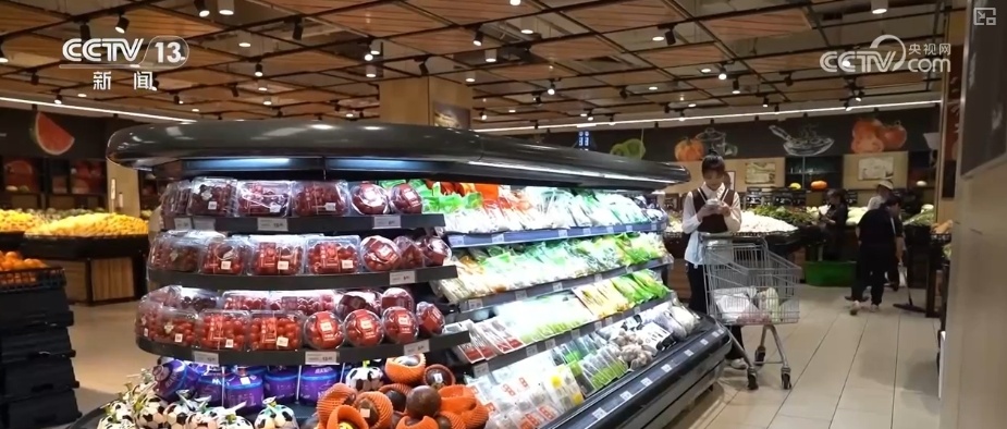 消费市场热度持续攀升 假日消费品供需两旺 小袋装、健康化商品走俏 消费市场热度持续攀升 假日消费品供需两旺 小袋装、健康化商品走俏