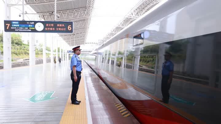 “五一”小长假铁路镇江站预计发送旅客42万人 “五一”小长假铁路镇江站预计发送旅客42万人