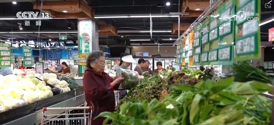 消费市场热度持续攀升 假日消费品供需两旺 小袋装、健康化商品走俏 消费市场热度持续攀升 假日消费品供需两旺 小袋装、健康化商品走俏