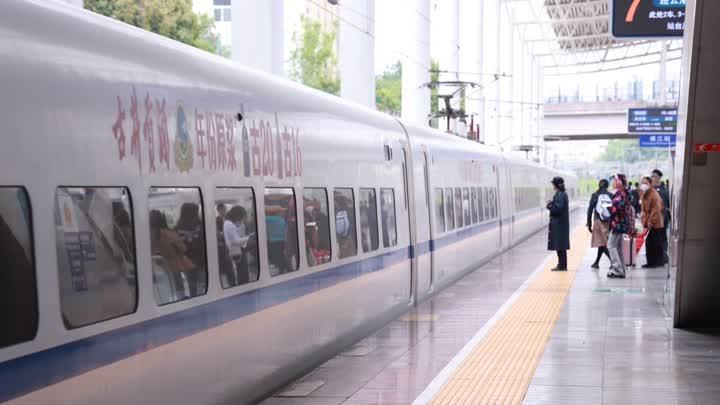 “五一”小长假铁路镇江站预计发送旅客42万人 “五一”小长假铁路镇江站预计发送旅客42万人