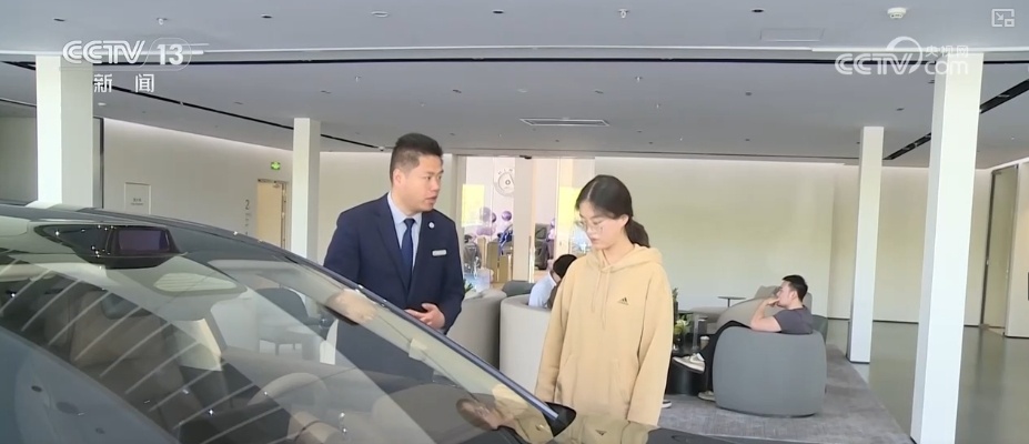 “以旧换新”与“五一”假期相遇 各地商圈人气旺 消费热潮涌动