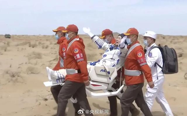 欢迎回家!山东小伙宋令东出舱!我国首位“90后”男航天员完成首飞之旅 欢迎回家!山东小伙宋令东出舱!我国首位“90后”男航天员完成首飞之旅