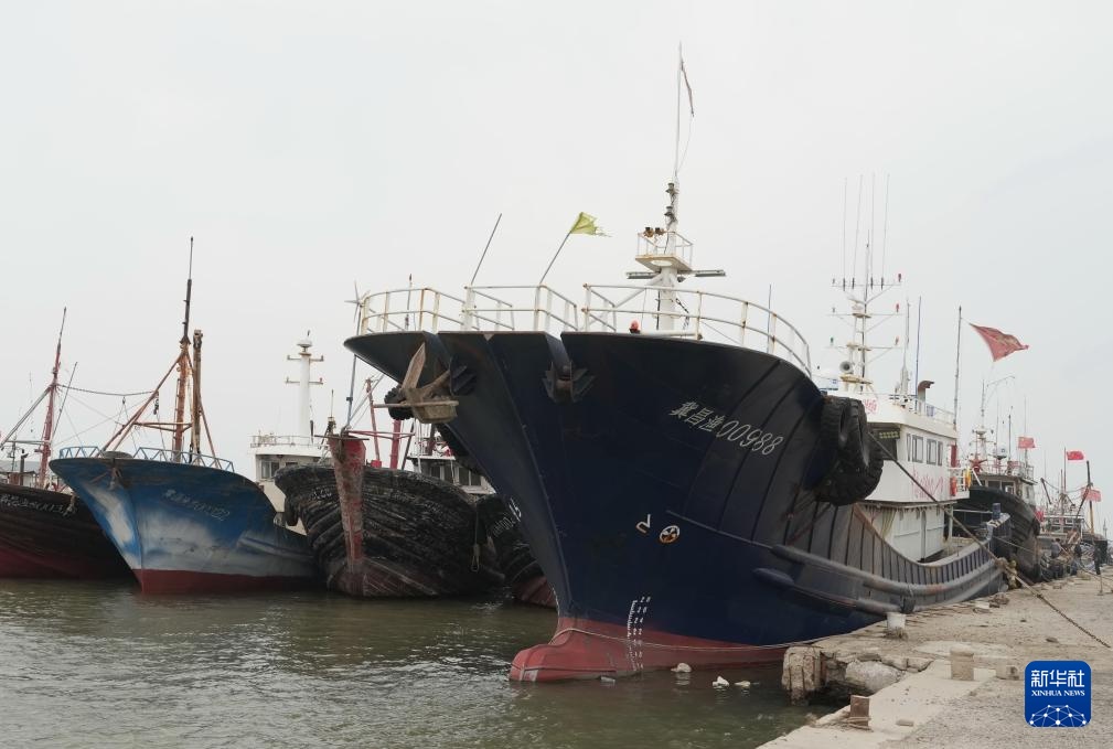 河北秦皇岛：千帆归港 渔网收箱