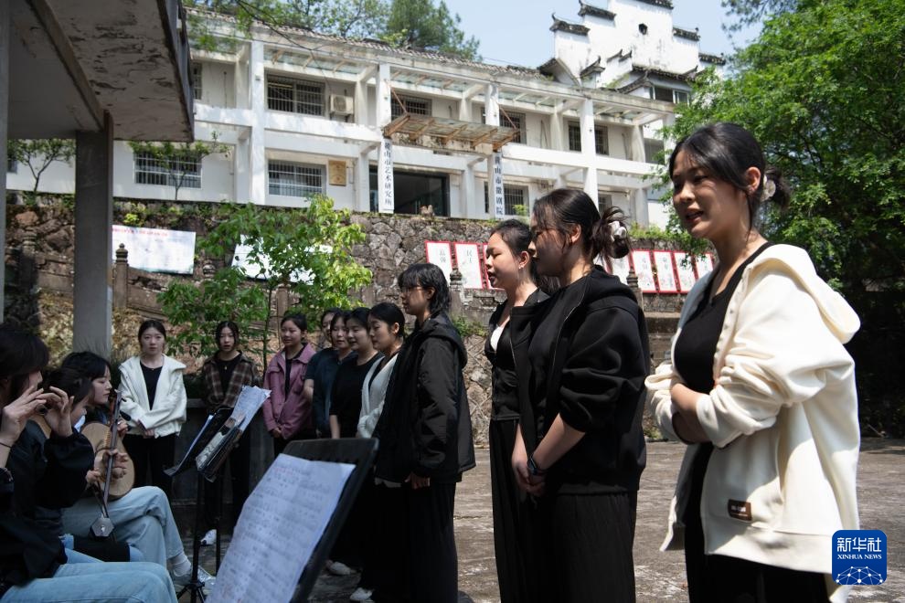 古老徽剧绽放青春活力