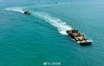 装甲战车海上乘风破浪大片