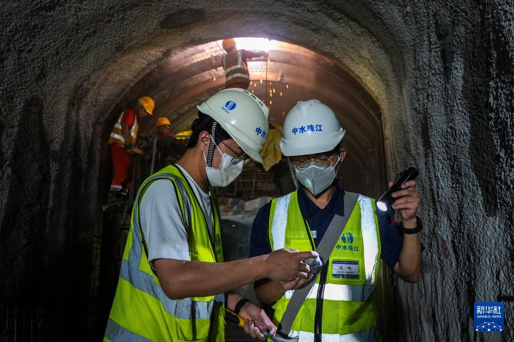 坚守岗位的劳动者