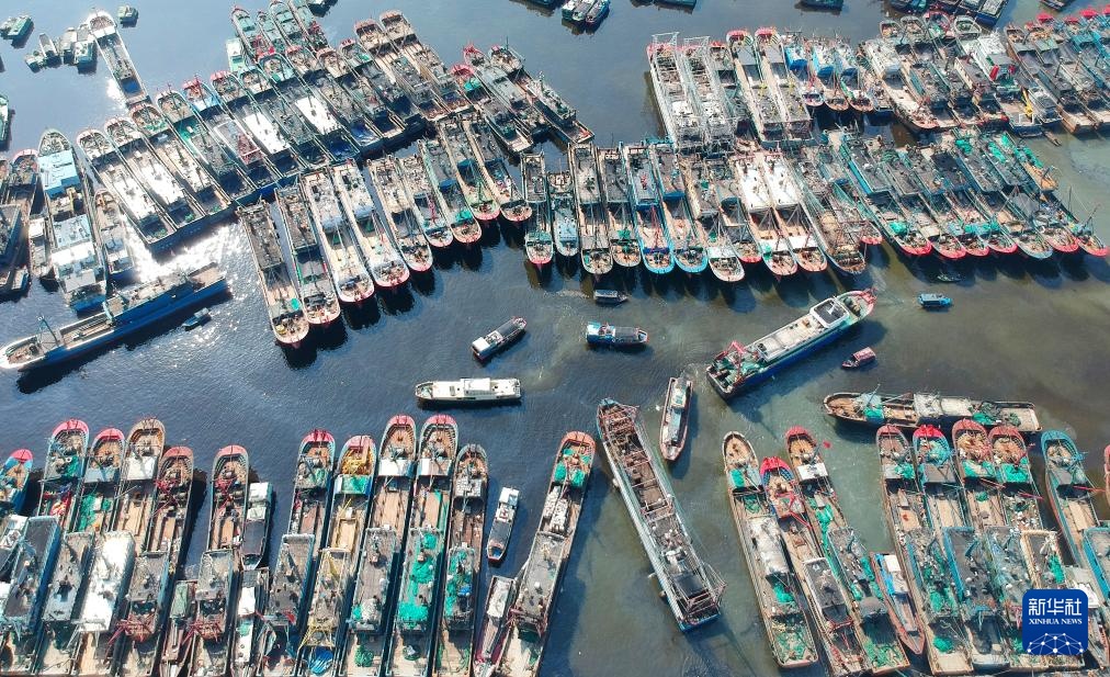 海南三亚：渔船归港休渔