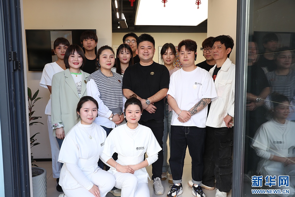 显影中国丨“剪”出美好人生 显影中国丨“剪”出美好人生