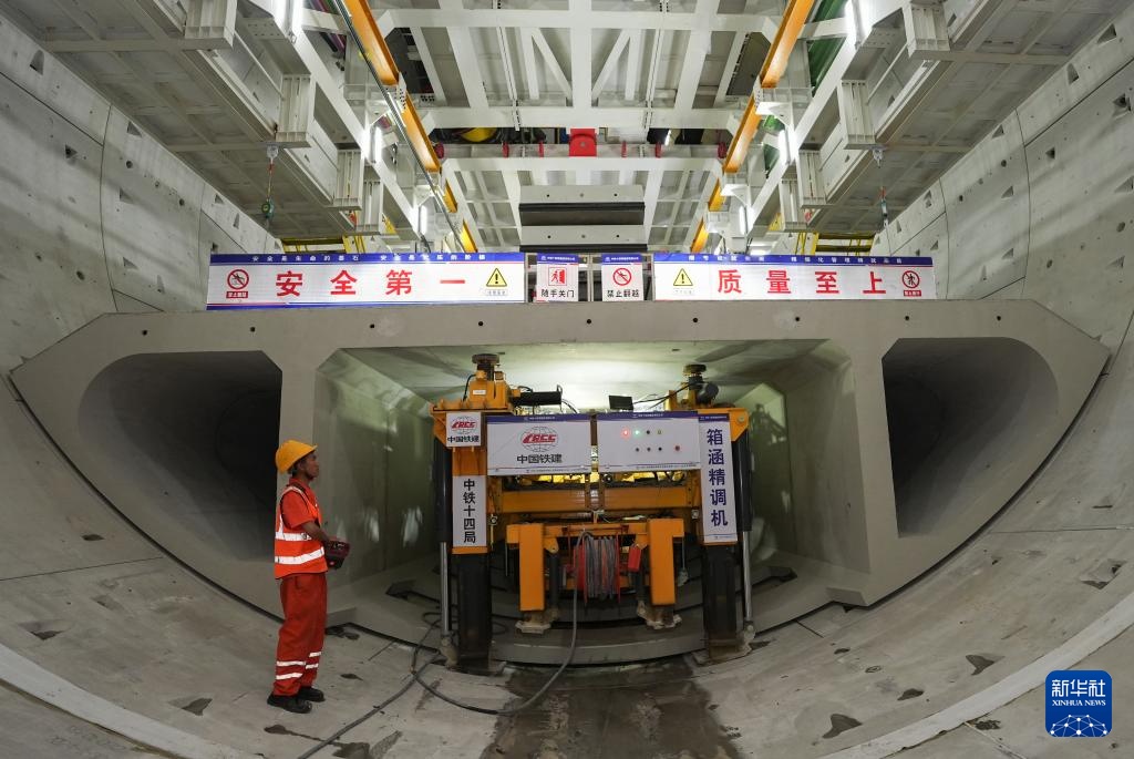 浙江：甬舟铁路金塘海底隧道持续掘进