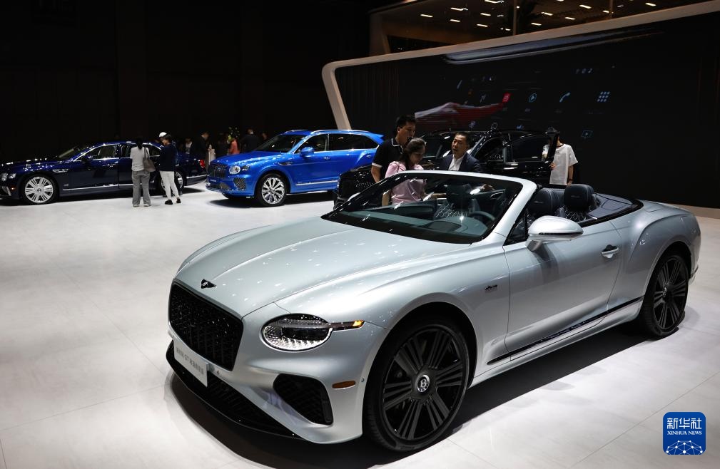 上海：假期逛车展